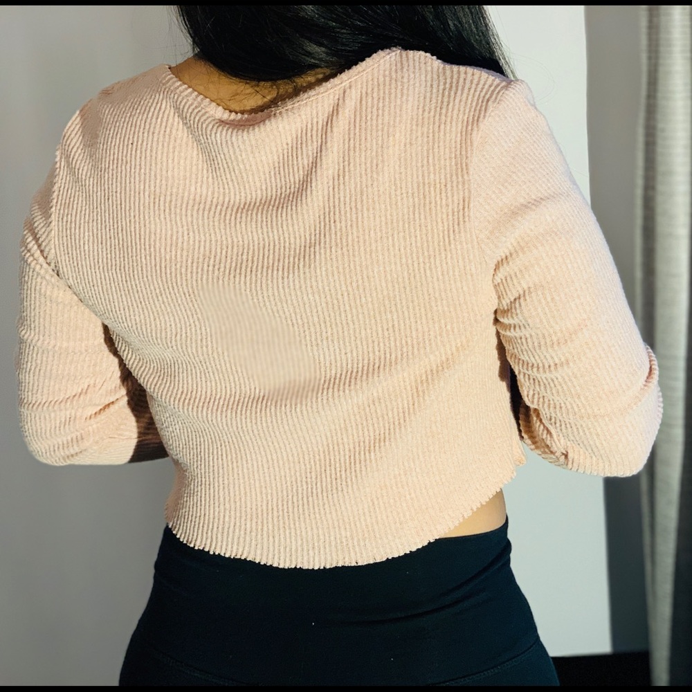 Crop top. - Picture 4 of 5